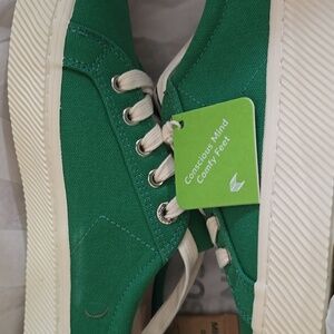 Cariuma Women's OCA Low-Top Sneakers - Green